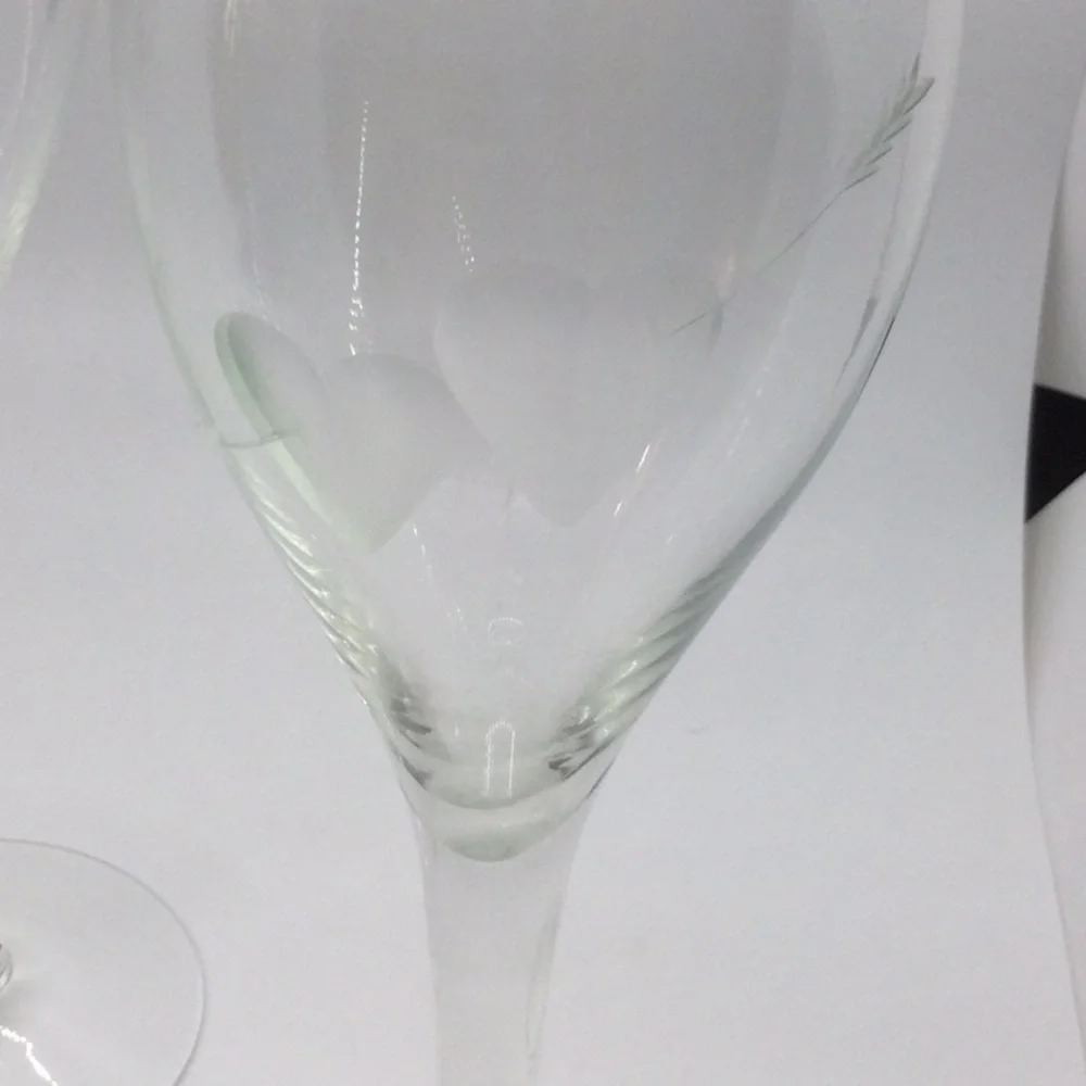 Elegant Clear Wine Glass Set of 2 with 2 hearts on each glass